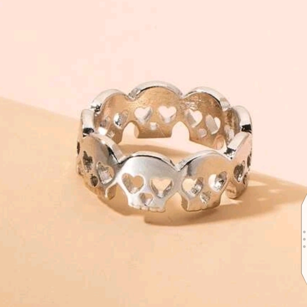 🆕☠️Silvertone Skull Face Ring☠️